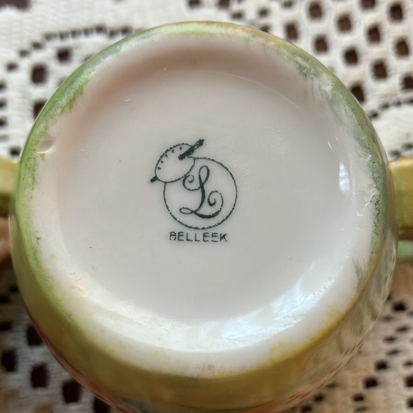American Belleek Lemonade Beverage LG Pitcher & 4 Matched Mugs Apples Pattern - Picture 8 of 12